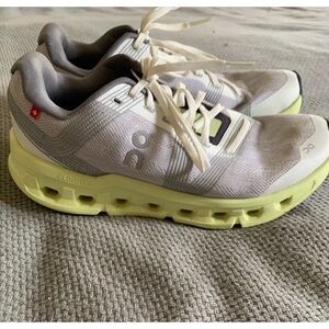 Women’s size 7.5 On Clouds